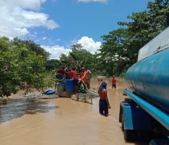 PERUMDA TM Distribusi Air Bersih Untuk Korban Banjir