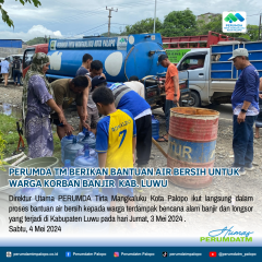 PERUMDA TM Kota Palopo berikan bantuan air bersih kepada warga yang terdampak bencana alam di Kab. Luwu